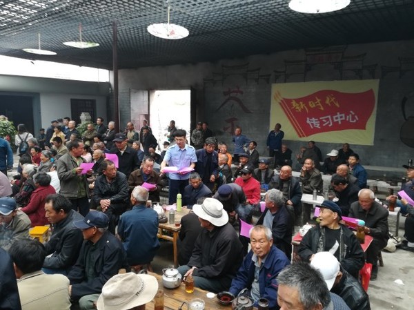 发放宣传资料.jpg