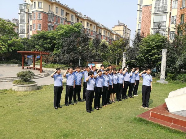 6.11烈山区司法局传习志愿者走进南湖雅苑小区开展“学习宣传宪法，大力弘扬法治精神”主题党日活动3.JPG