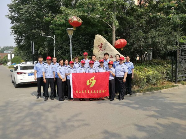 6.11烈山区司法局传习志愿者走进南湖雅苑小区开展“学习宣传宪法，大力弘扬法治精神”主题党日活动2.JPG