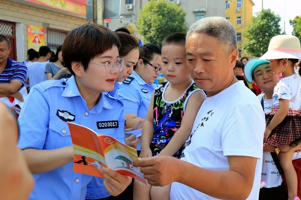 7.19烈山区：普法宣传惠民生 文艺演出显法治1.JPG