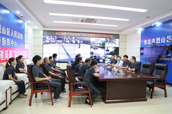 媒体记者看执行 假日突击效果好1.jpg