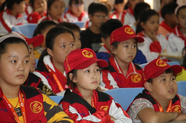 七五普法进学校.JPG