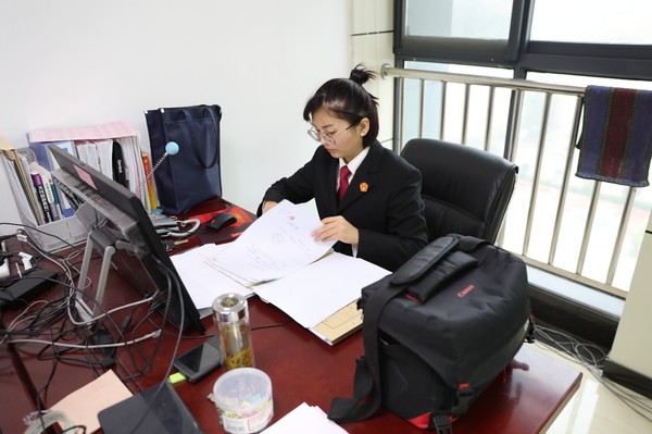 丁娜：娇小身躯扎基层 巾帼须眉显威力-事迹报送1.jpg