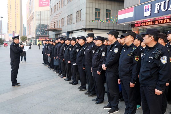 治安乱点大型统一清查行动  摄影 万善朝 (12).JPG