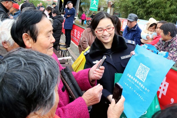 12.10烈山区司法局组织开展“互联网 政务服务”宣传活动.jpg