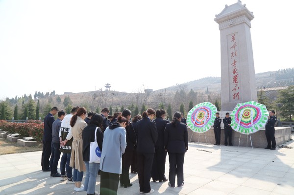 3.18烈山区司法局：祭奠革命先烈，发扬拥军传统4.JPG