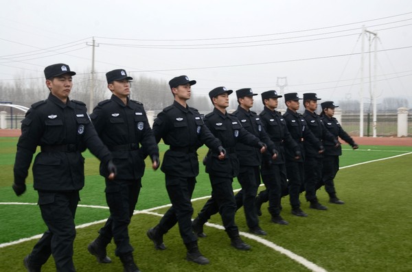 淮北特警开展冬季拉动演练