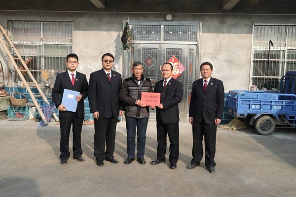 检察长带队司法救助冬日温暖人心